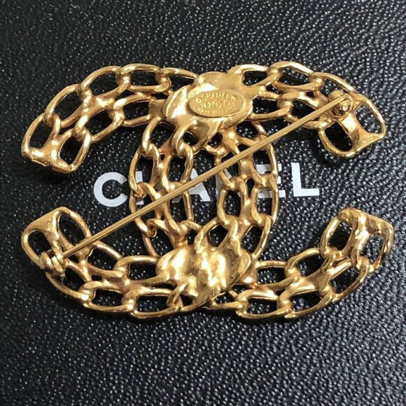 CHANEL CC Logo Double Chain Link Brooch Gold Tone Pin 12P Auth w/Box D-o11393 - Picture 2 of 7